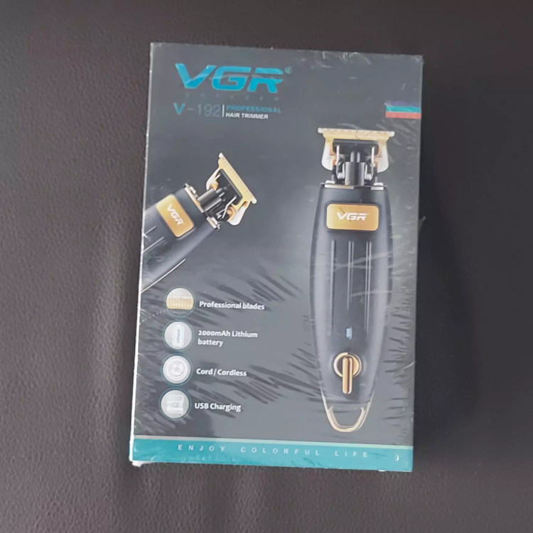 ماشین اصلاح سر و صورت وی جی آر VGR مدل V192 کیفیتی مناسب تیغه استیل همراه با 4 شانه
